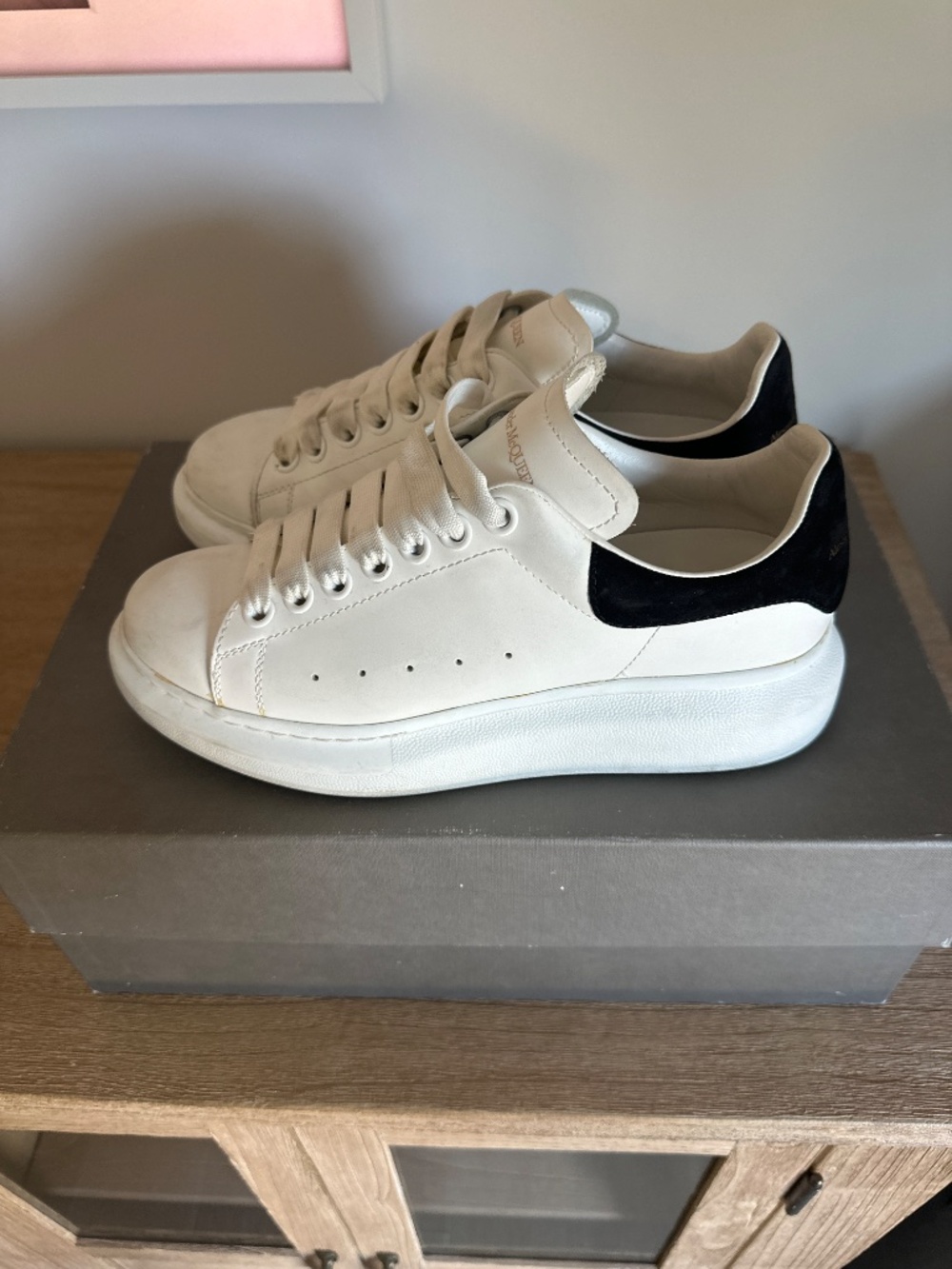 Alexander McQueen platform low top sneaker Daim White/Black - Picture 5 of 7